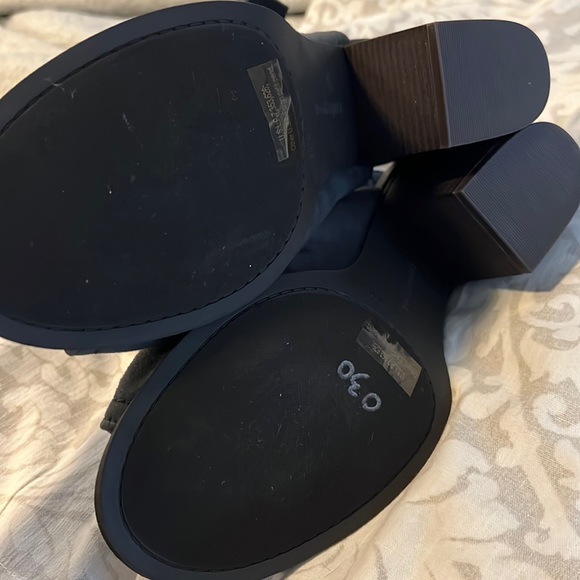 Indigo block heel sandals - Picture 5 of 9